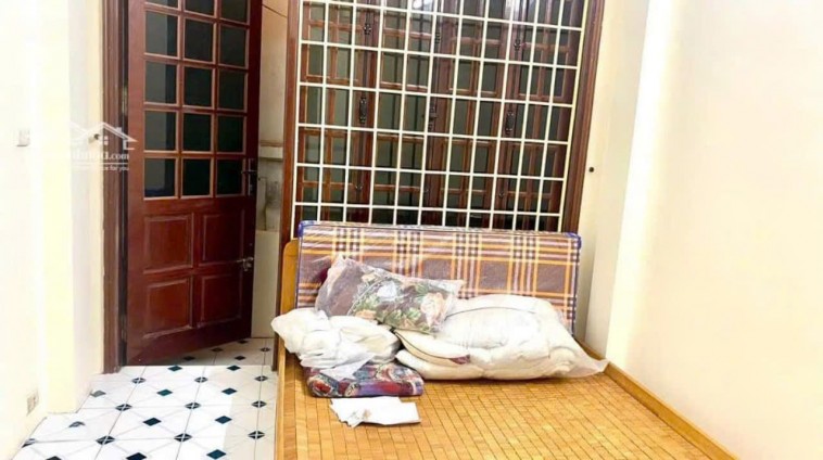 Cho thuê nhà nguyên căng ngõ 226 Lê Duẩn,  26m² x 5 tầng, 3 phòng ngủ, 3 WC, full nội thất, 10 triệu